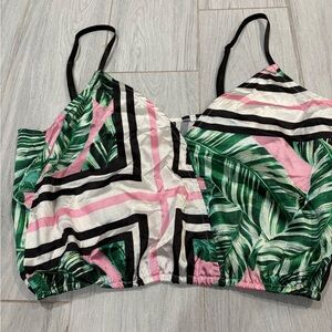 PrettyLittleThing Strappy Leaf Print Crop Top